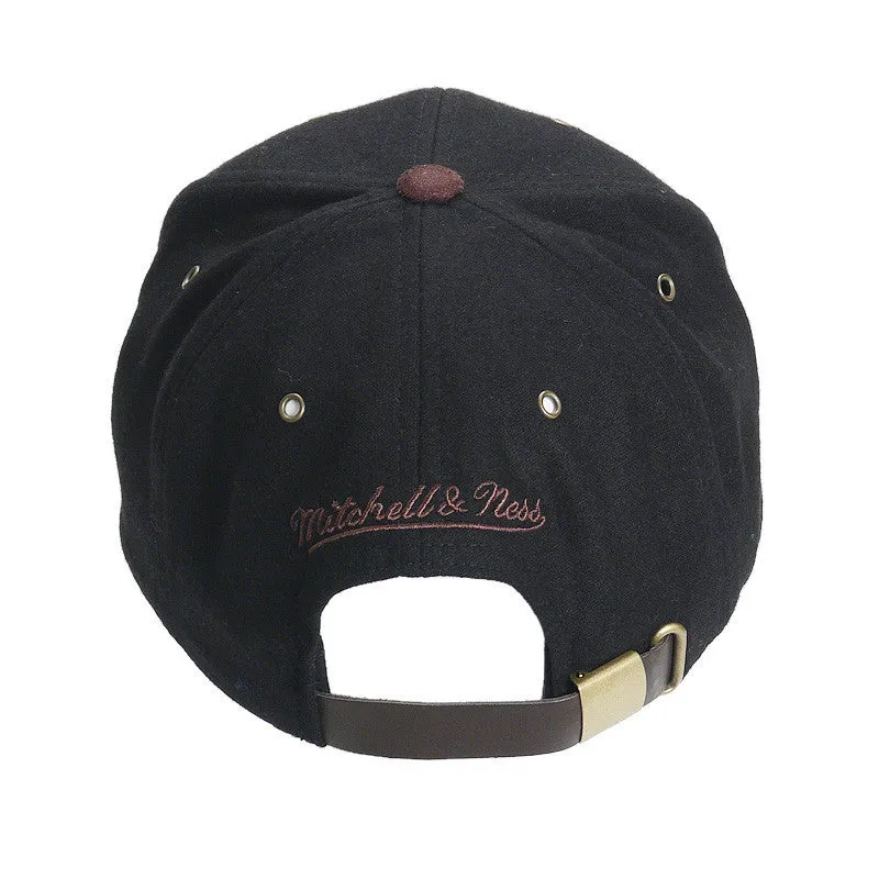 Mitchell & Ness NBA San Antonio Spurs Winter Suede Strapback