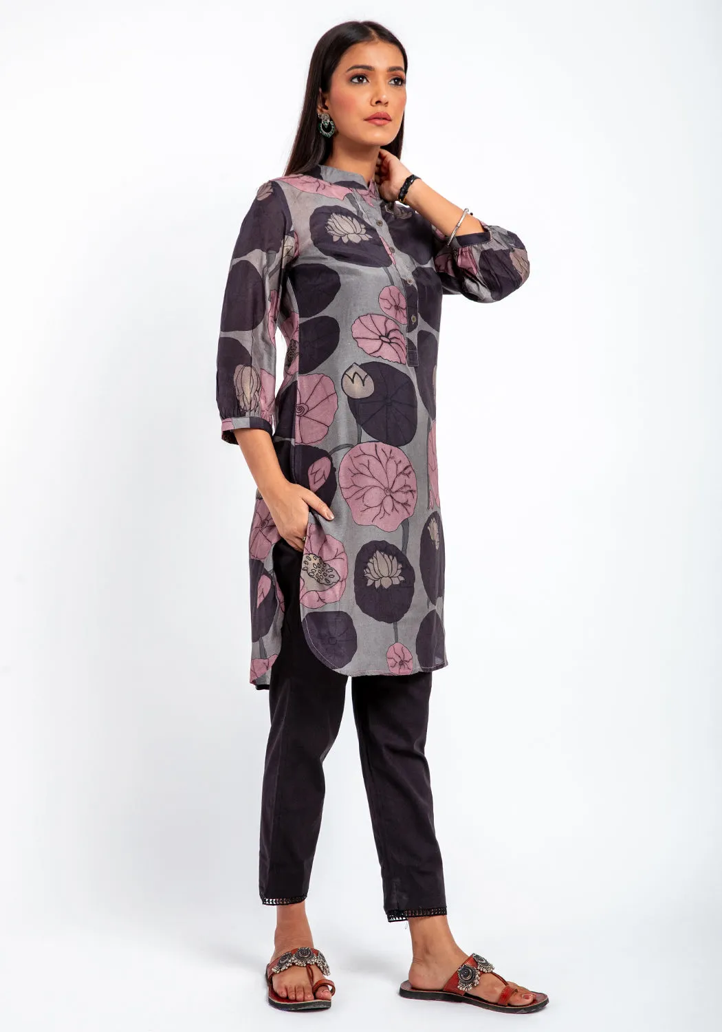 Reeva Mandarin collar knee-length kurti